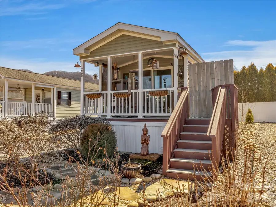 225 Pike Point, Waynesville, NC 28785 - #2