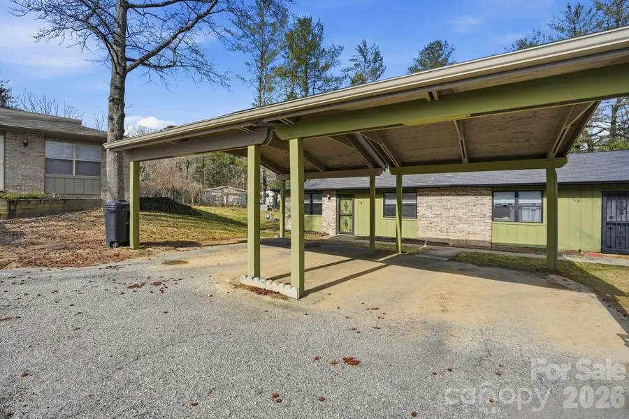 714 Farmington Circle, Hendersonville, NC 28739 - #2