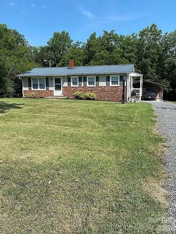 736 E 11th Street, Newton, NC 28658