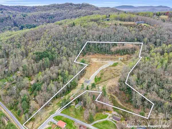 97 Yale Road, Hendersonville, NC 28739