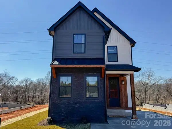 4 S Martha Kate Drive, Hendersonville, NC 28792