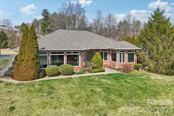 39 Beaumont Drive, Hendersonville, NC 28739