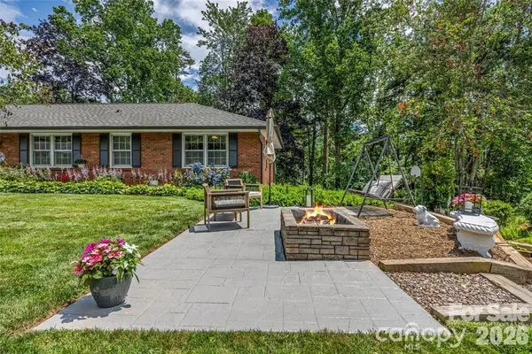 11 Blueberry Hill Road, Asheville, NC 28804