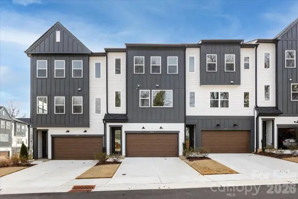 909 Archway Lane, Charlotte, NC 28217