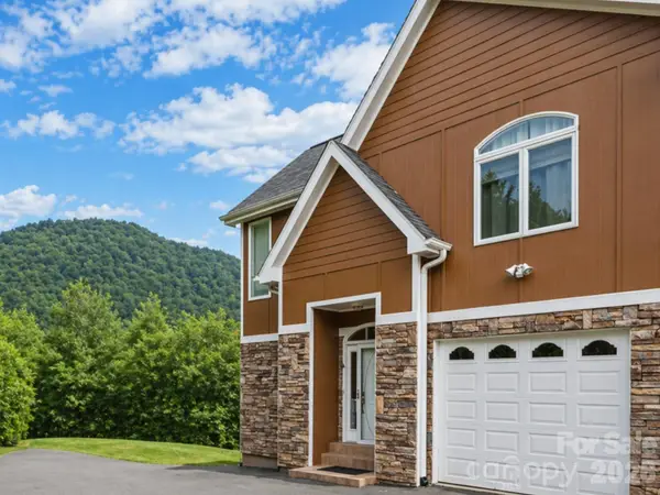 73 Dalya Road, Swannanoa, NC 28778