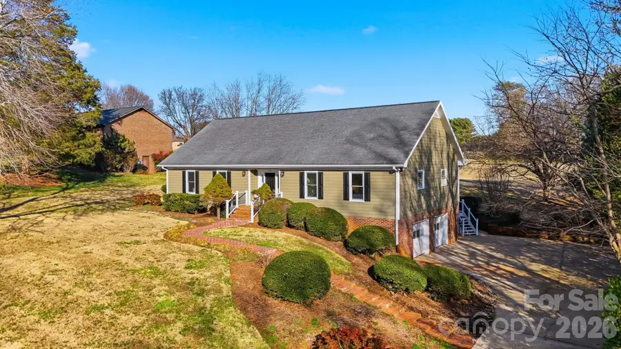3718 Club House Drive Ne, Conover, NC 28613 - #3