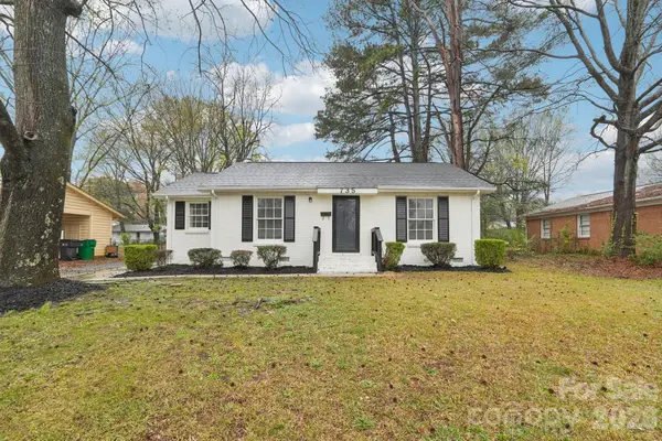 735 Pondella Drive, Charlotte, NC 28213