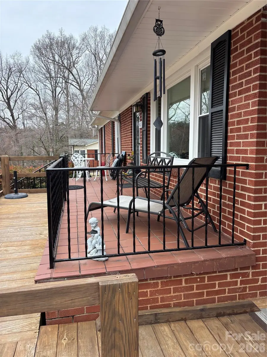 503 9th Avenue Sw, Conover, NC 28613 - #2