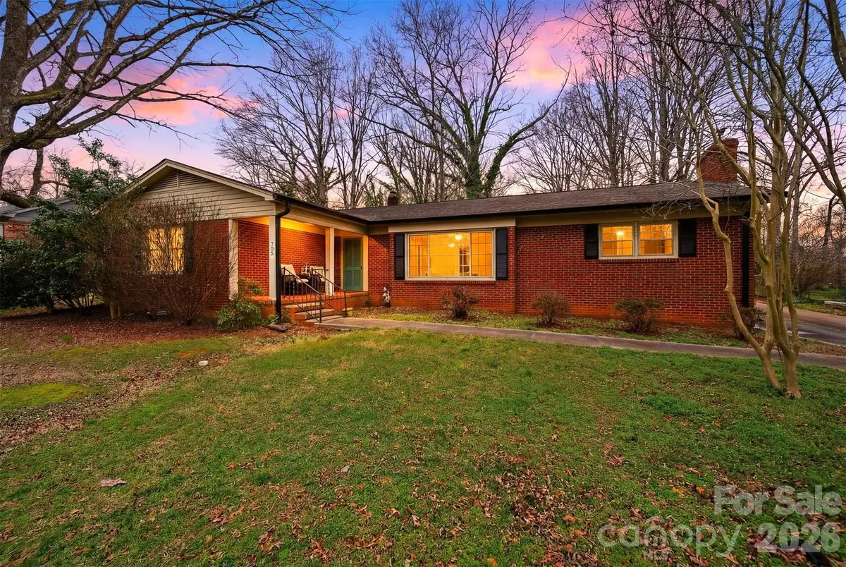 705 2nd Avenue Ne, Conover, NC 28613 - #1