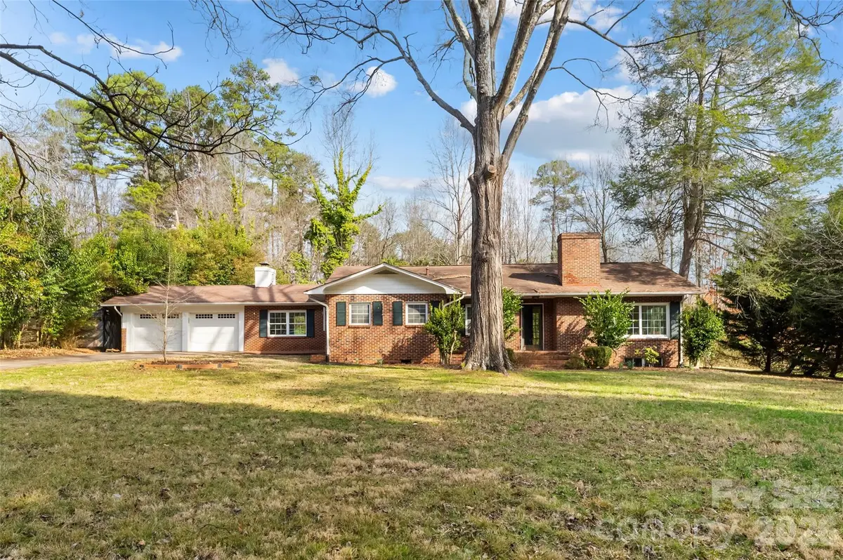 121 33rd Avenue Ne, Hickory, NC 28601 - #1