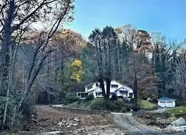 34 Landfair Lane, Hendersonville, NC 28792