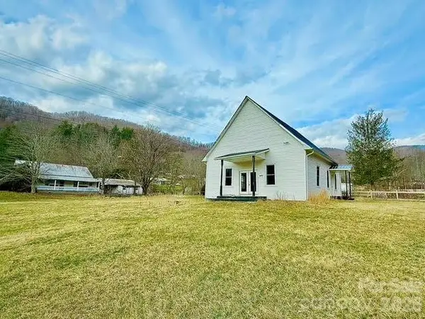 6367 Nc 261 Highway, Bakersville, NC 28705