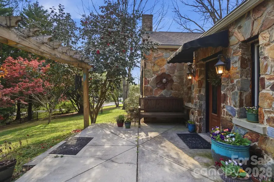 501 W Maryland Avenue, Bessemer City, NC 28016 - #3