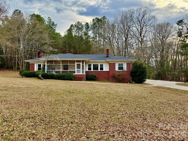 46 Pinecrest Avenue, Great Falls, SC 29055