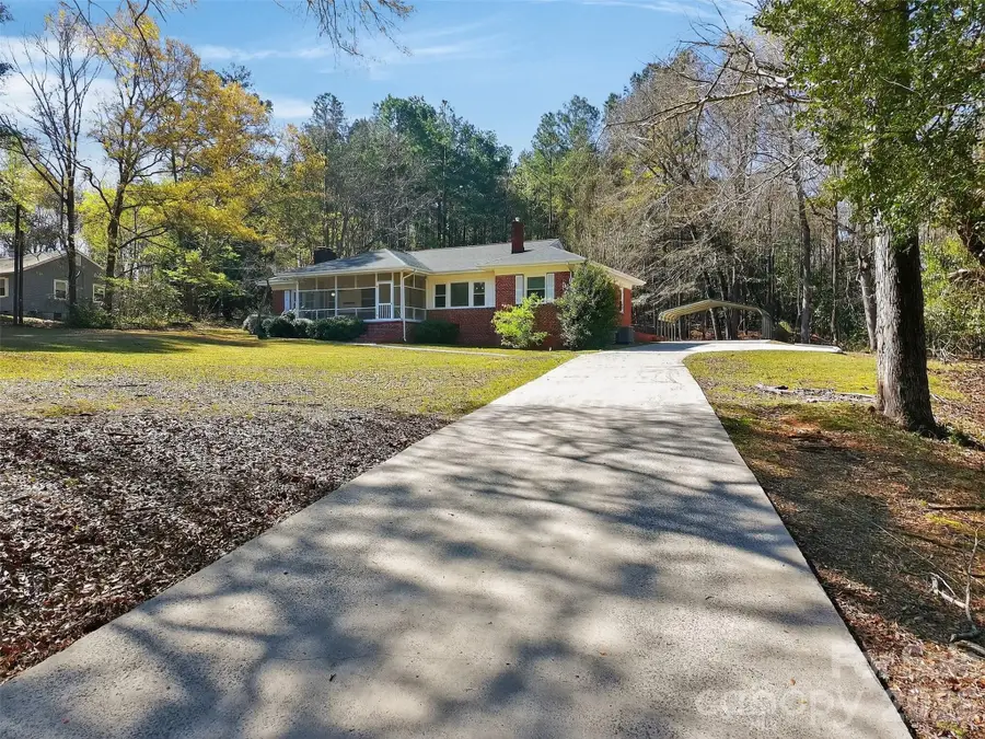 46 Pinecrest Avenue, Great Falls, SC 29055 - #3