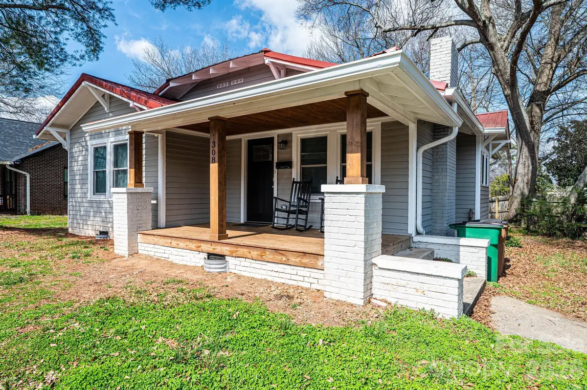 308 W Sycamore Street, Lincolnton, NC 28092 - #1