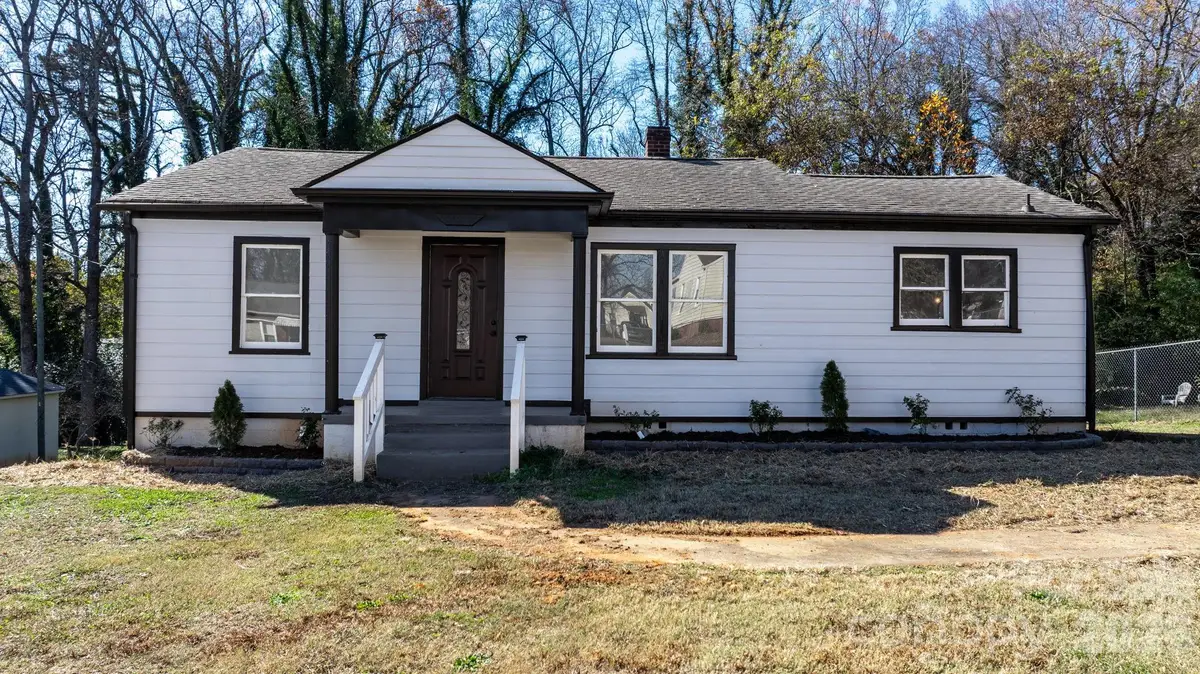 204 22nd Avenue Ne, Hickory, NC 28601 - #1