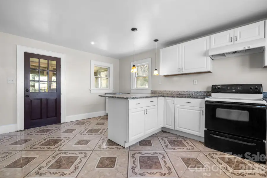 204 22nd Avenue Ne, Hickory, NC 28601 - #3