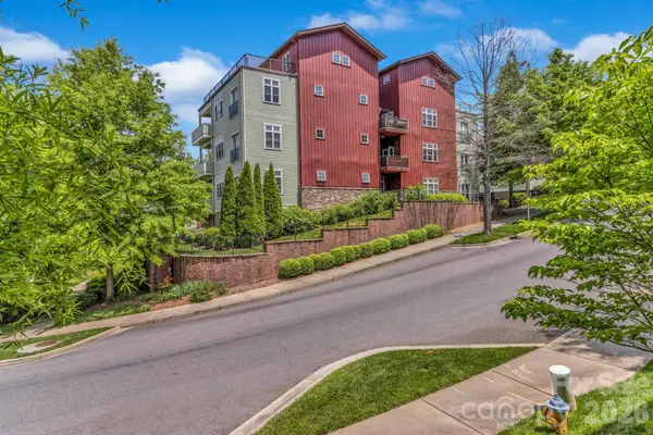 400 Skyloft Drive #102, Asheville, NC 28801