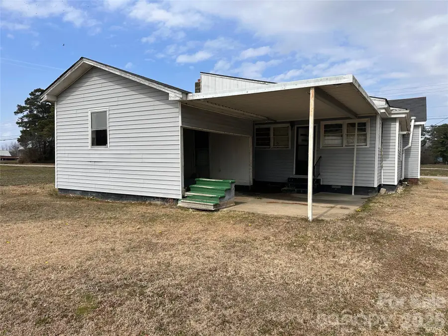 408 Carolina Street, Fremont, NC 27830 - #3