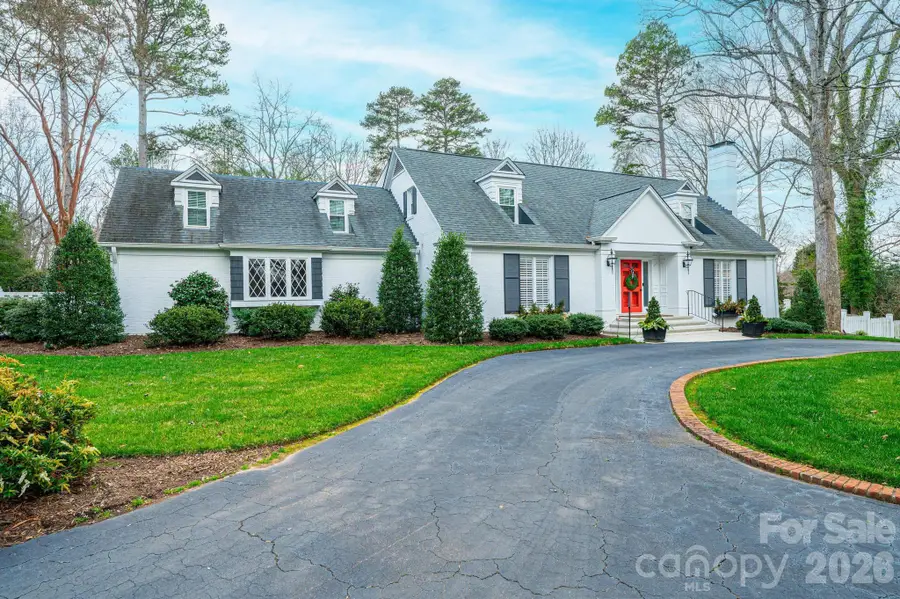 935 18th Avenue Drive Nw, Hickory, NC 28601 - #2