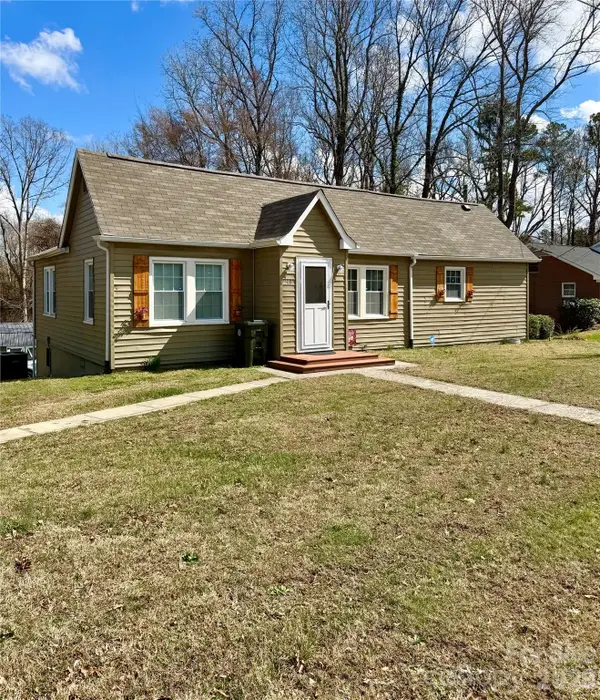 500 Pineywood Road, Thomasville, NC 27360