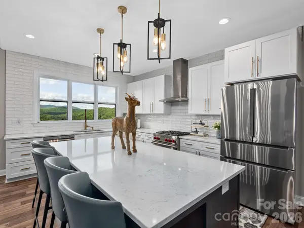 636 Crystal Heights Drive, Hendersonville, NC 28739