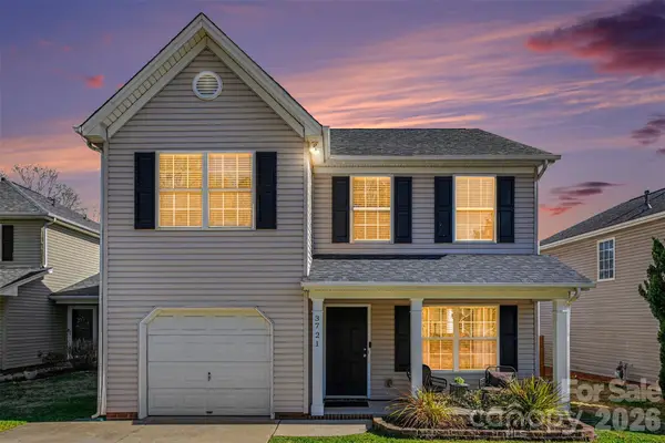 3721 Brookchase Lane, Charlotte, NC 28205