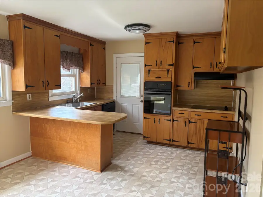 2137 23rd Street Drive Se, Hickory, NC 28602 - #2