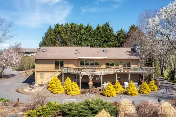 25 New Morning Place, Leicester, NC 28748