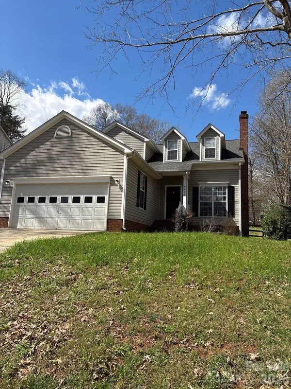 8425 Woodford Bridge Drive, Charlotte, NC 28216