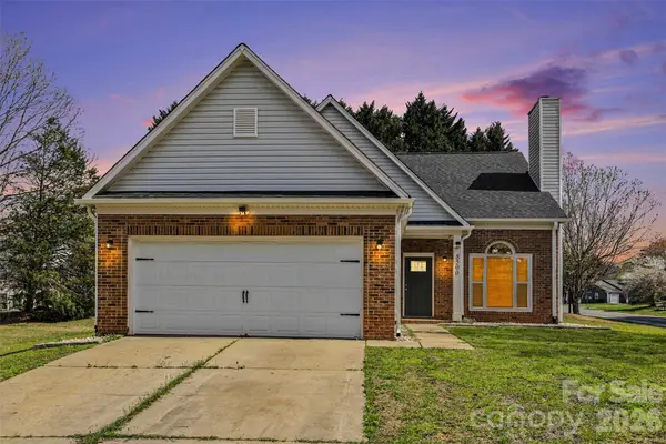 8500 Woodhill Manor Court, Charlotte, NC 28215