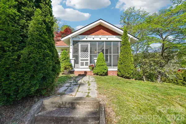 7 Oteen Park Place, Asheville, NC 28805