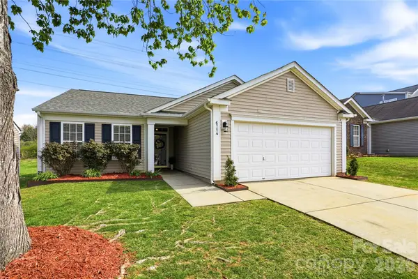 6714 Wicked Oak Lane, Charlotte, NC 28216