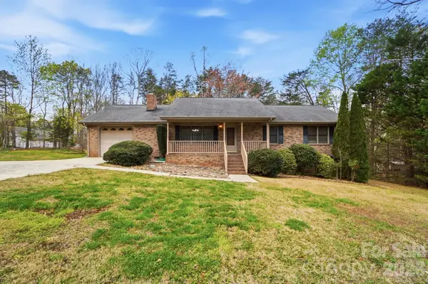 914 Spring Lake Drive, Iron Station, NC 28080