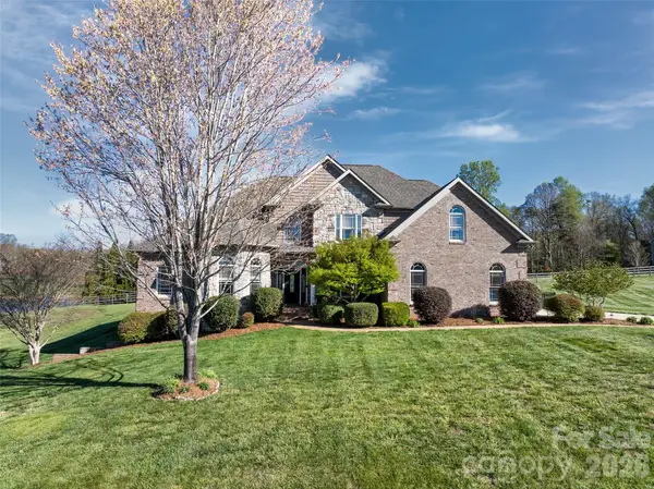 5873 Bakers Point, Hickory, NC 28602
