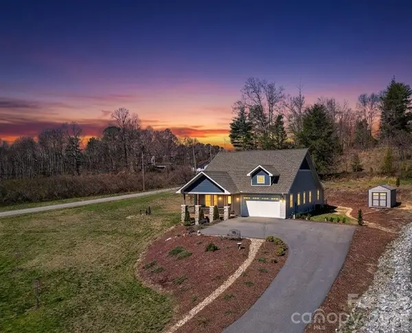 35 Cider Hill Lane, Hendersonville, NC 28792