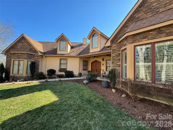 628 Vista Falls Road, Mills River, NC 28759