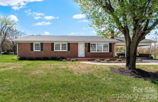 612 E Main Street, Boonville, NC 27011