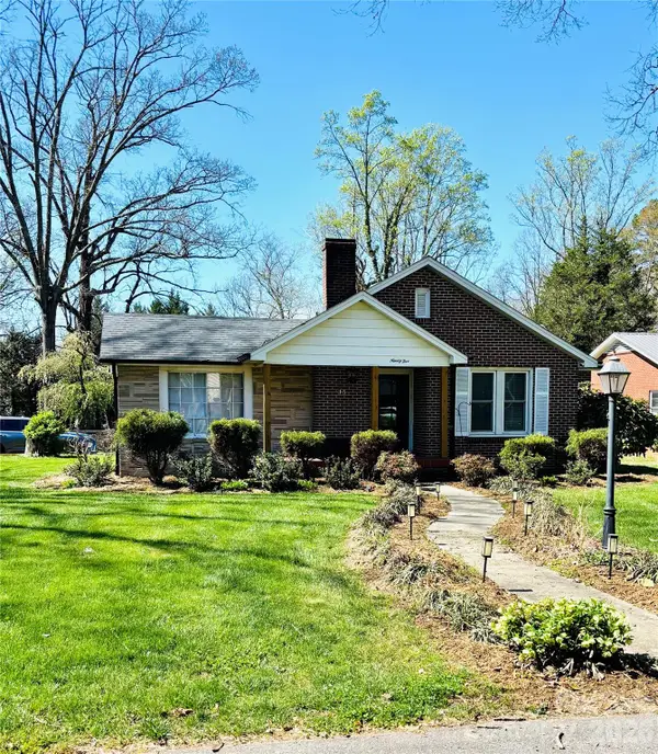 95 18th Avenue Nw, Hickory, NC 28601