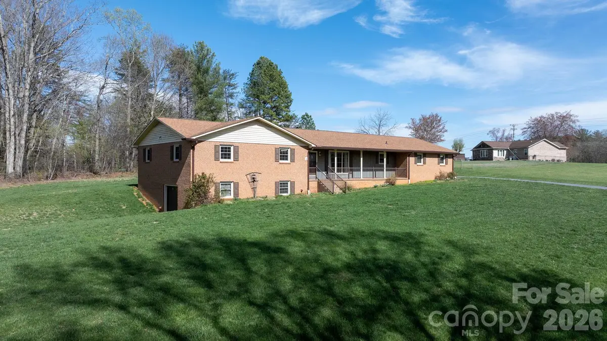 5515 Chestnut Drive, Hickory, NC 28602 - #1