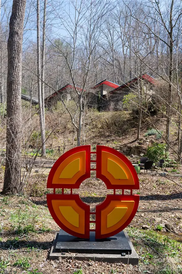 33 Robinson Creek Road, Asheville, NC 28803