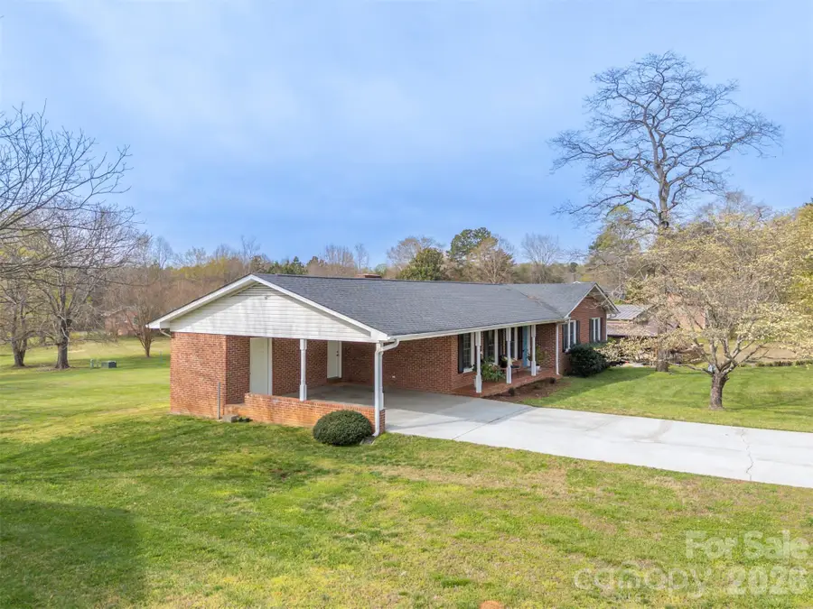 820 E Brookwood Drive, Landrum, SC 29356 - #2
