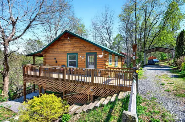 8 Blue Sky Drive, Leicester, NC 28748