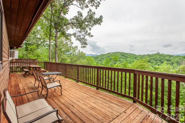307 Blue Ridge Parkway, Bryson City, NC 28713