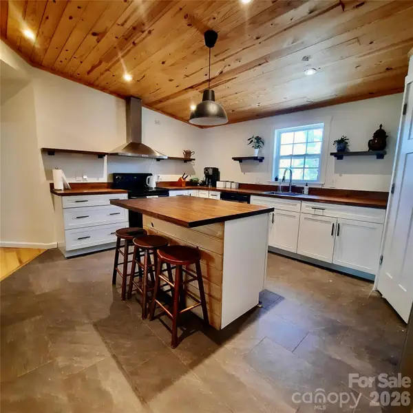 119 Grant Lane, Saluda, NC 28773