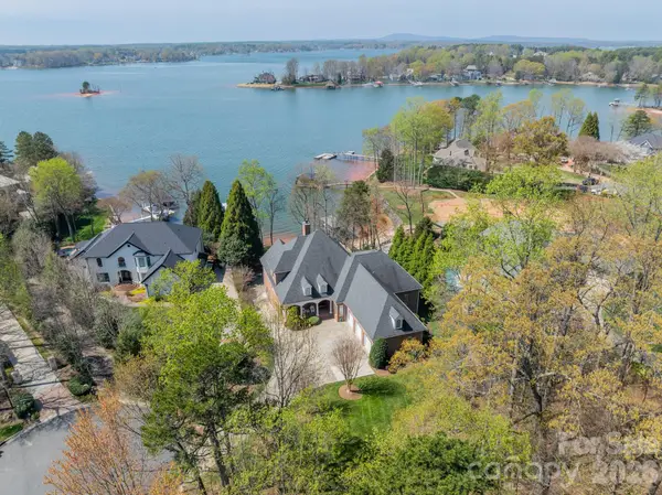 118 Pointe Harbour Lane, Mooresville, NC 28117