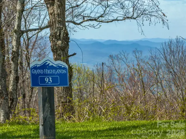 487 Grand Highland Drive, Hendersonville, NC 28792