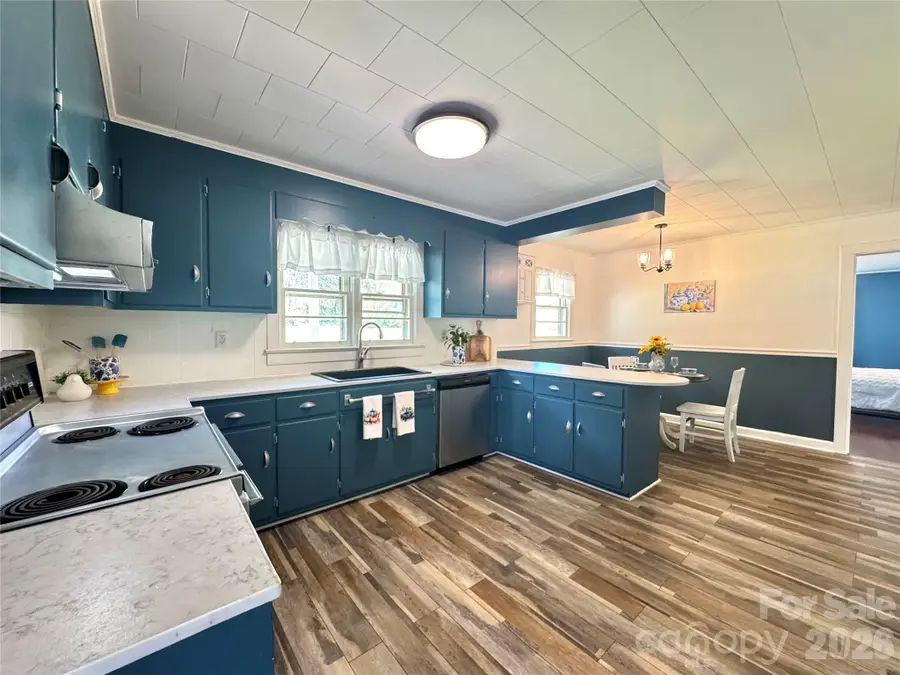 848 Meadowood Drive Ne, Lenoir, NC 28645 - #3