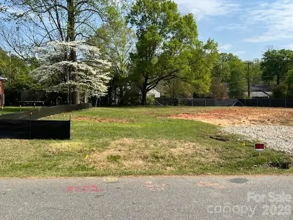 110 Heathwood Road, Charlotte, NC 28211